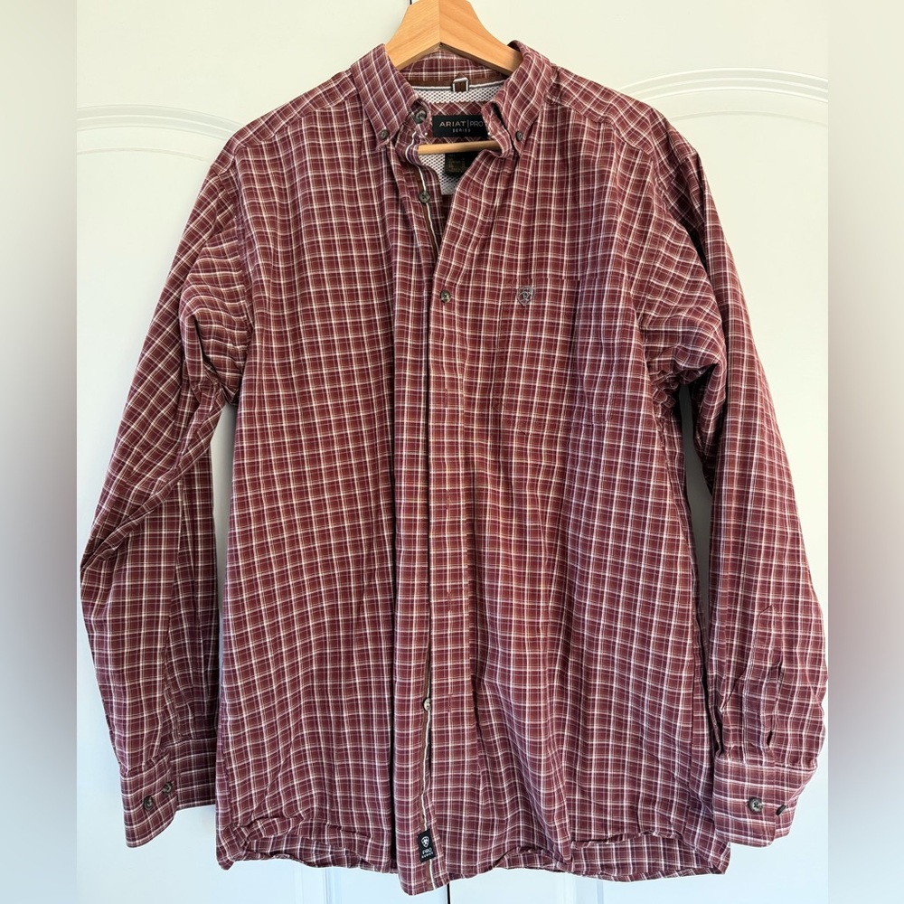 Ariat Long Sleeve Button Up - Men’s (M)